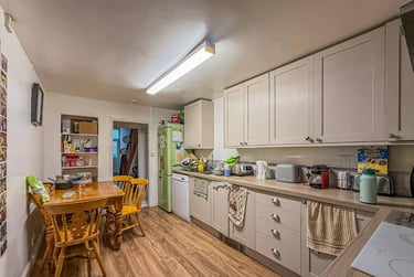 6 bed house, Flora Street, Cathays, Cardiff, CF244EQ - Image 2